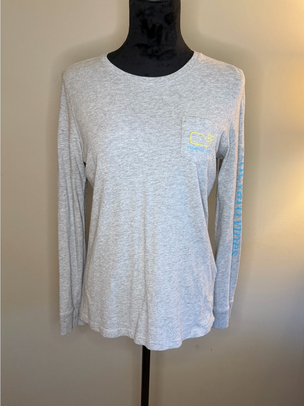 Vineyard Vines Women’s Gray Long Sleeve Whale Logo Shirt Size S